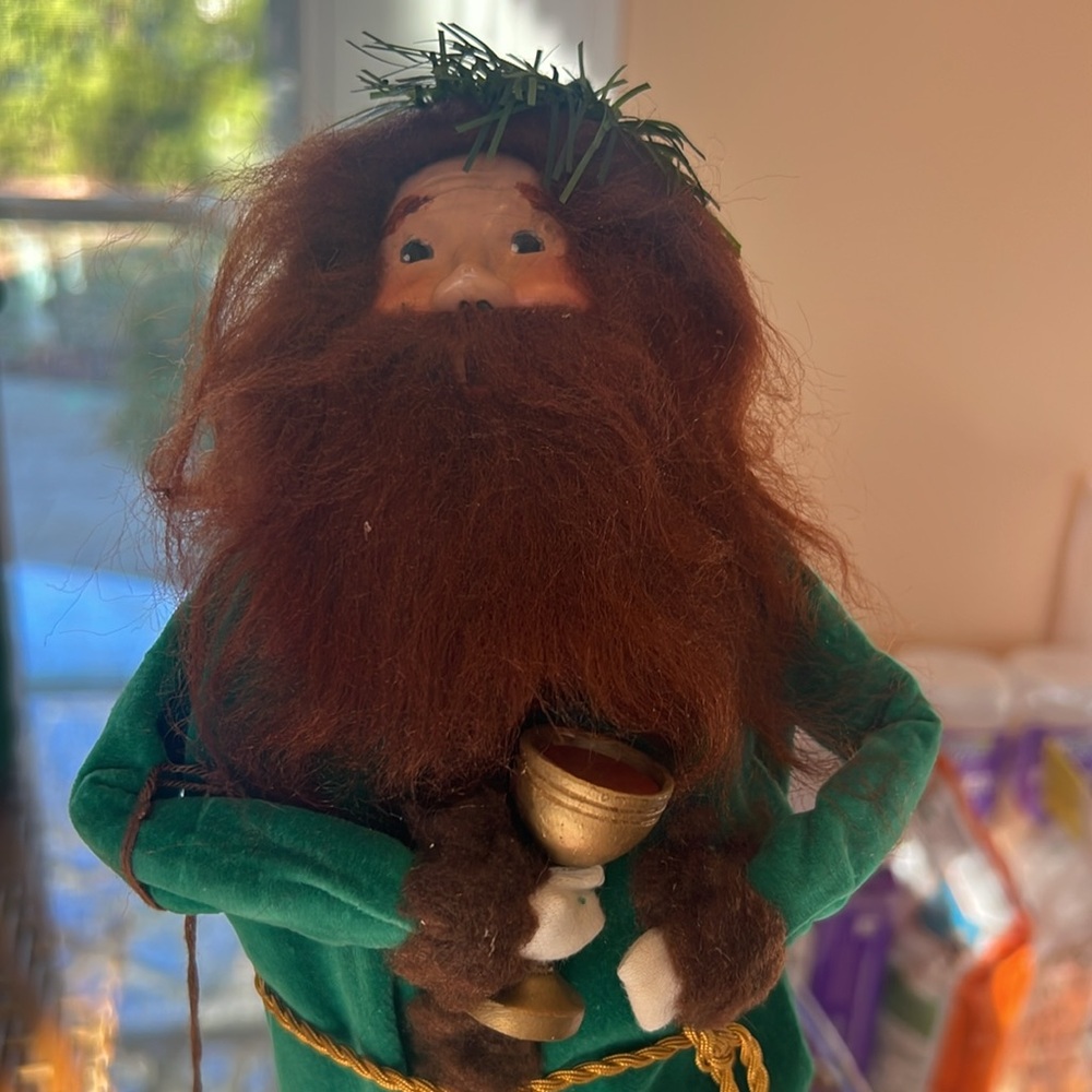 Byer’s Caroler Ghost of Christmas Present - Picture 2 of 5